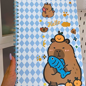 Croquera A4 Diseño Capybara + Set De Plumones Y Lápices Gel